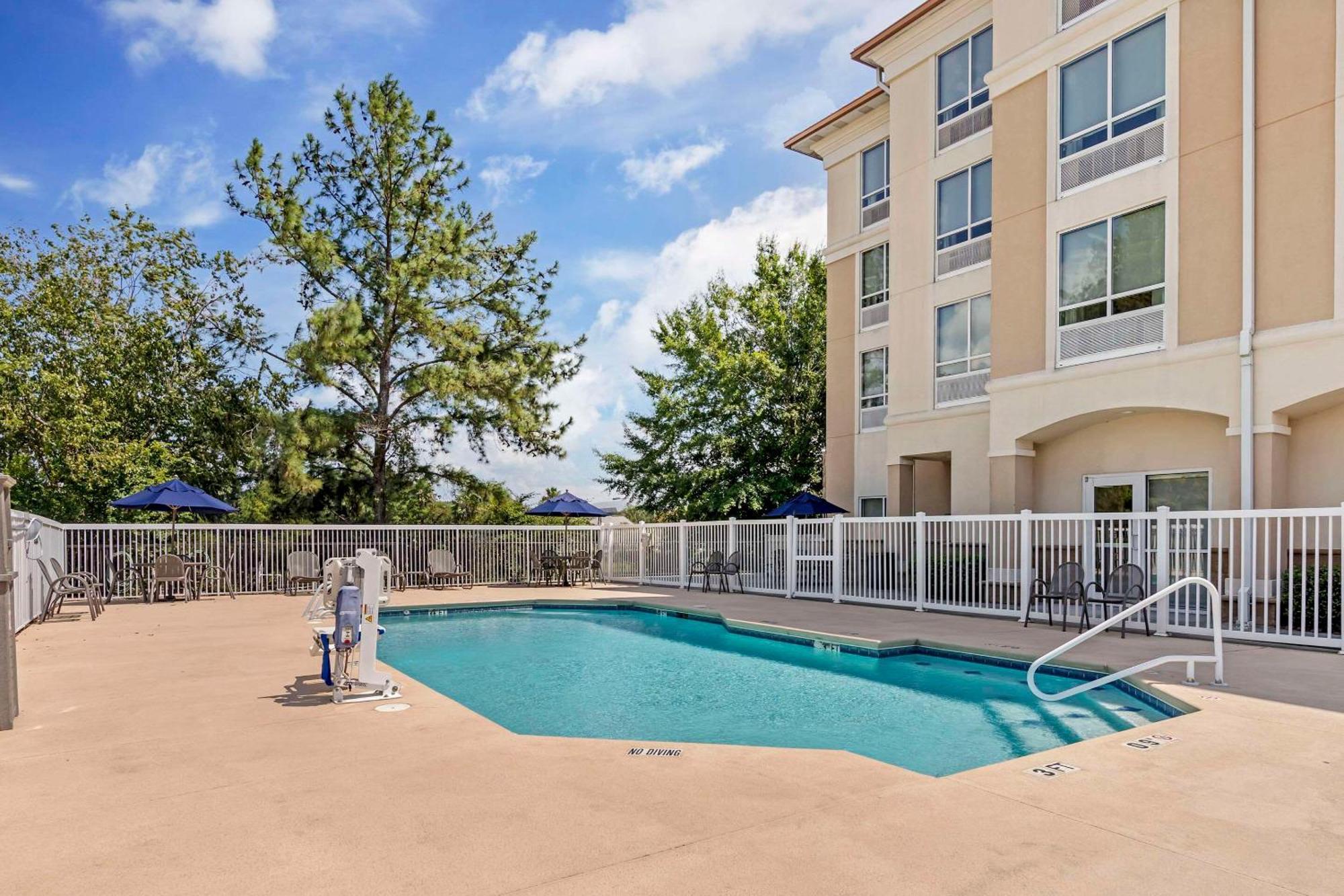 Comfort Suites Valdosta Esterno foto